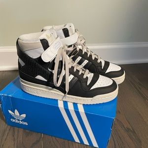 Brand NEW - Adidas Forum 84 HI W - black and white. Size 7.5.